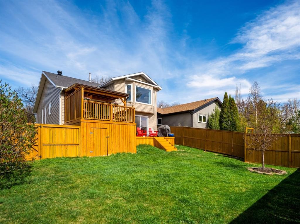 235 Deerview Drive Se, Calgary, AB - Outdoor
