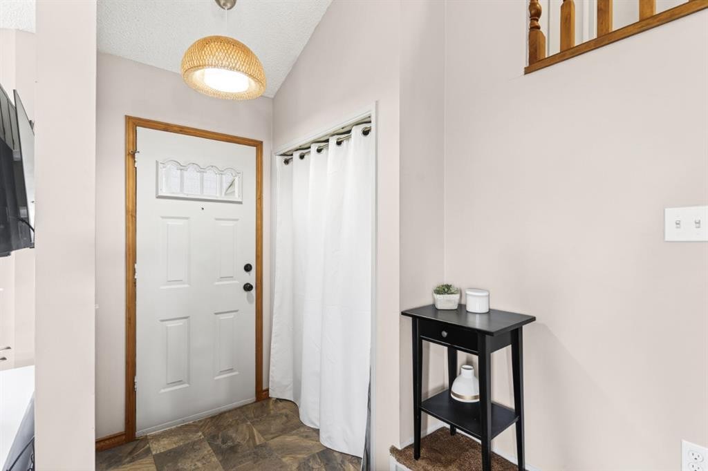 235 Deerview Drive Se, Calgary, AB - Indoor Photo Showing Other Room