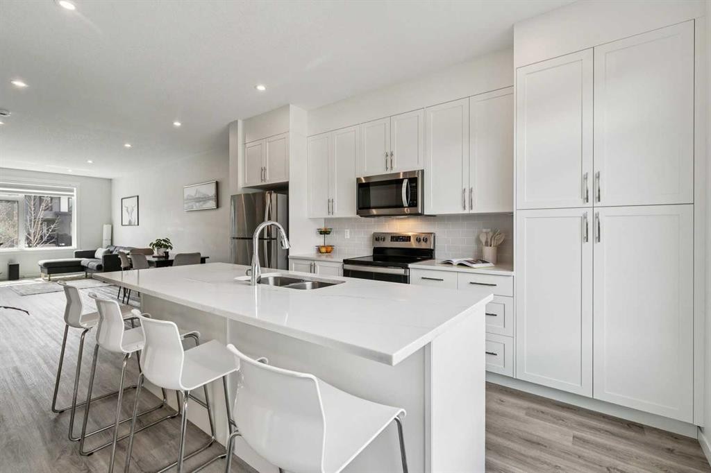 201 Vantage Drive, Cochrane, AB - Indoor Photo Showing Kitchen With Stainless Steel Kitchen With Double Sink With Upgraded Kitchen