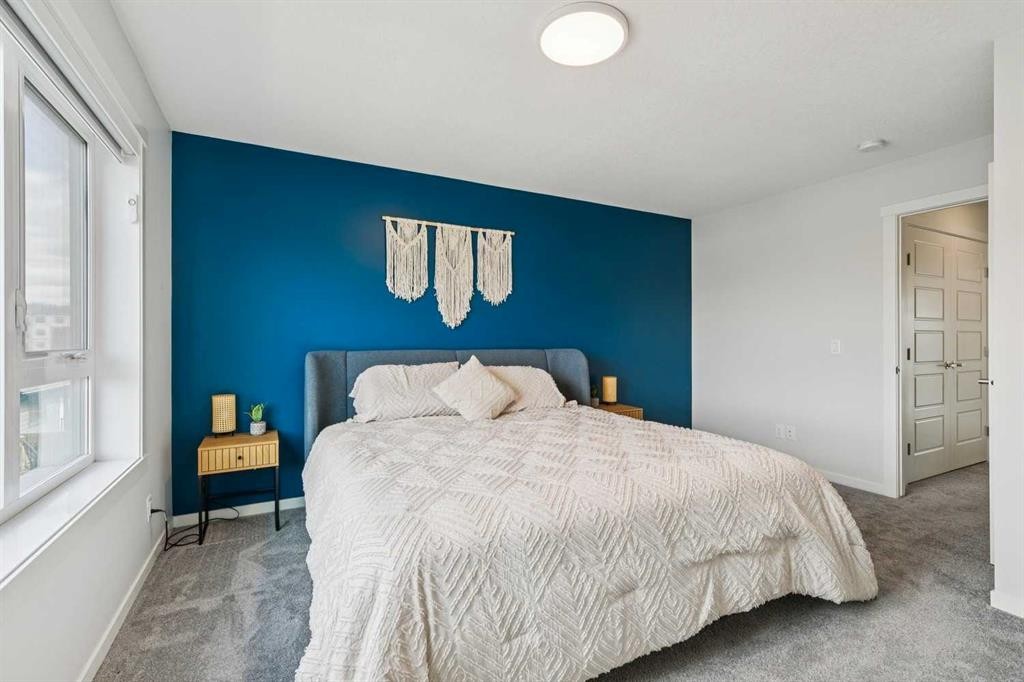 201 Vantage Drive, Cochrane, AB - Indoor Photo Showing Bedroom