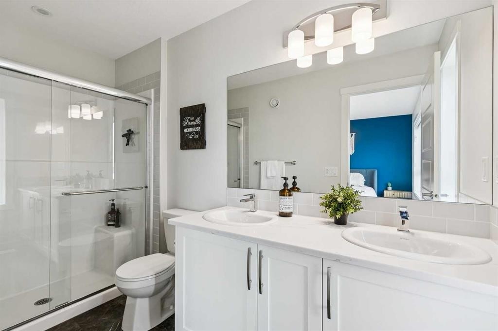 201 Vantage Drive, Cochrane, AB - Indoor Photo Showing Bathroom