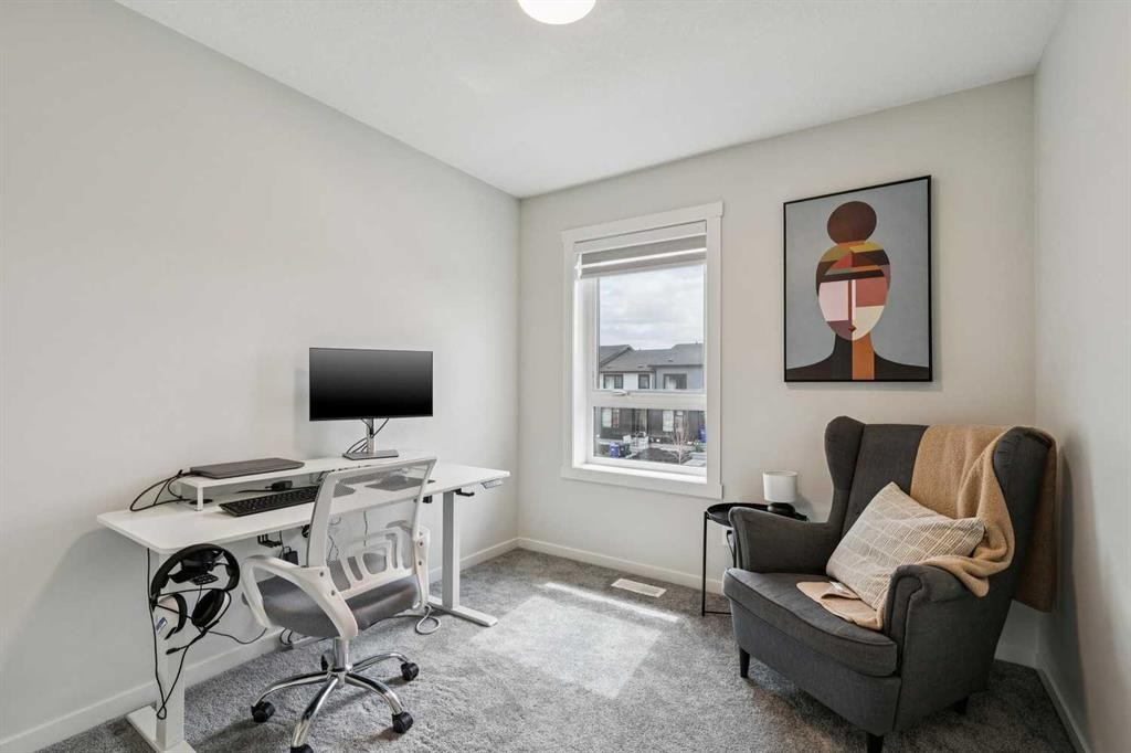 201 Vantage Drive, Cochrane, AB - Indoor Photo Showing Office