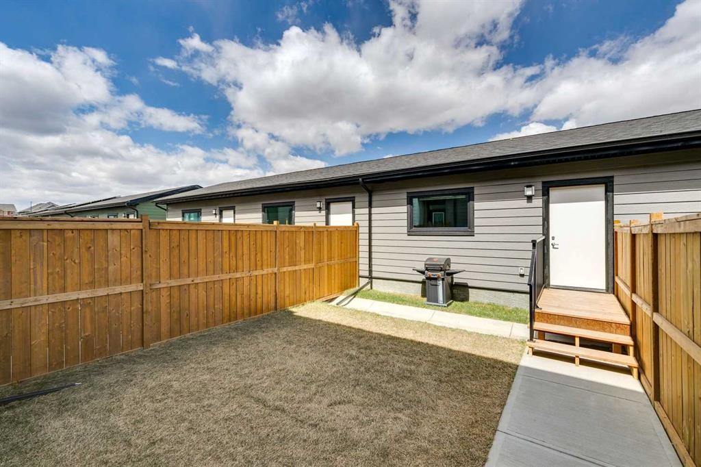 201 Vantage Drive, Cochrane, AB - Outdoor