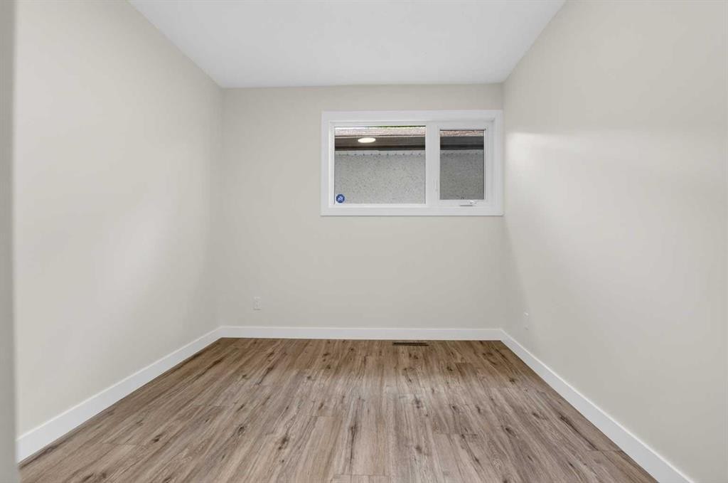 332 Wascana Crescent Se, Calgary, AB - Indoor Photo Showing Other Room
