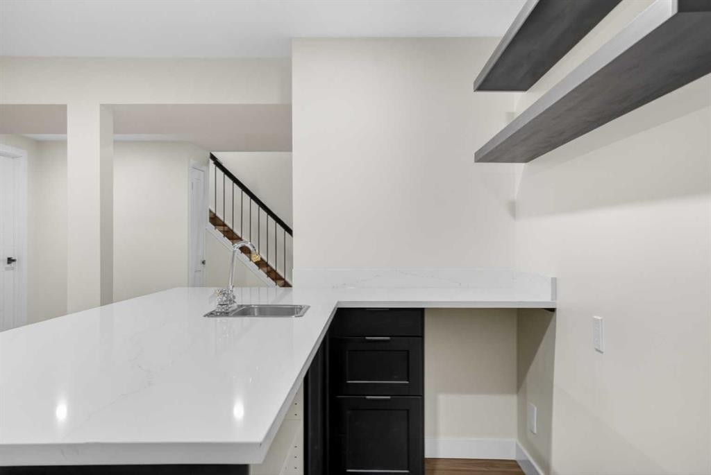 332 Wascana Crescent Se, Calgary, AB - Indoor