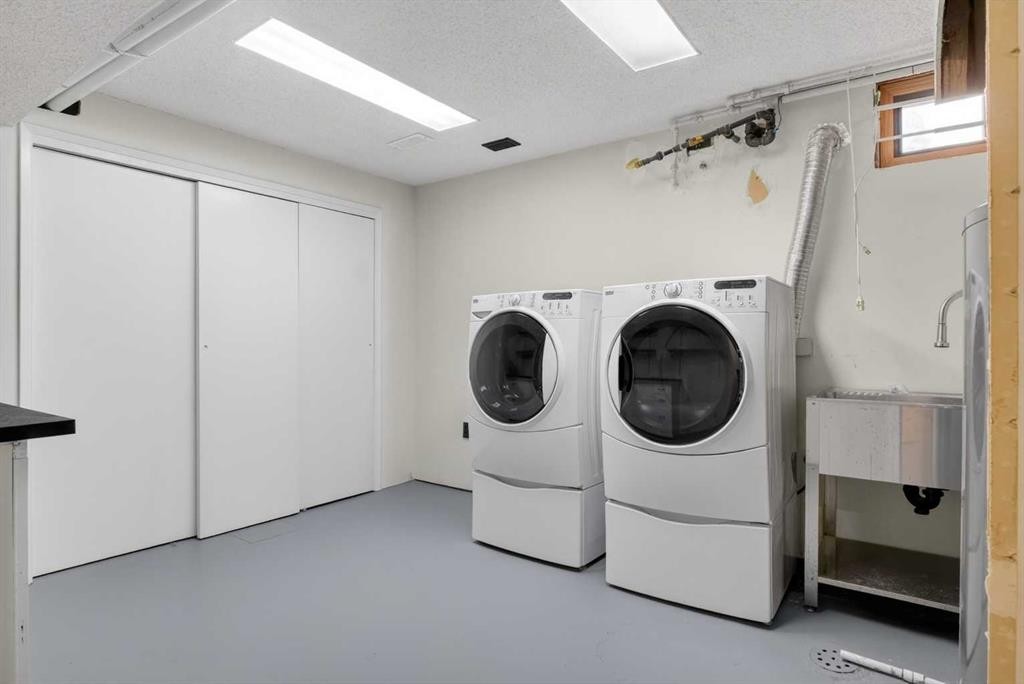 332 Wascana Crescent Se, Calgary, AB - Indoor Photo Showing Laundry Room