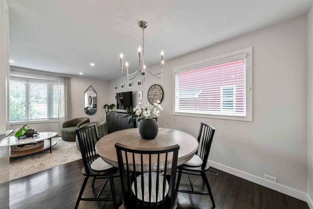 6007 34 Street Sw, Calgary, AB - Indoor Photo Showing Dining Room