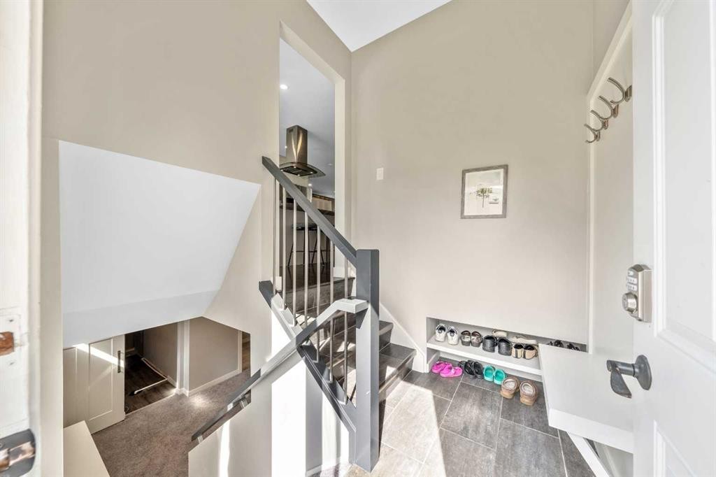 6007 34 Street Sw, Calgary, AB - Indoor Photo Showing Other Room