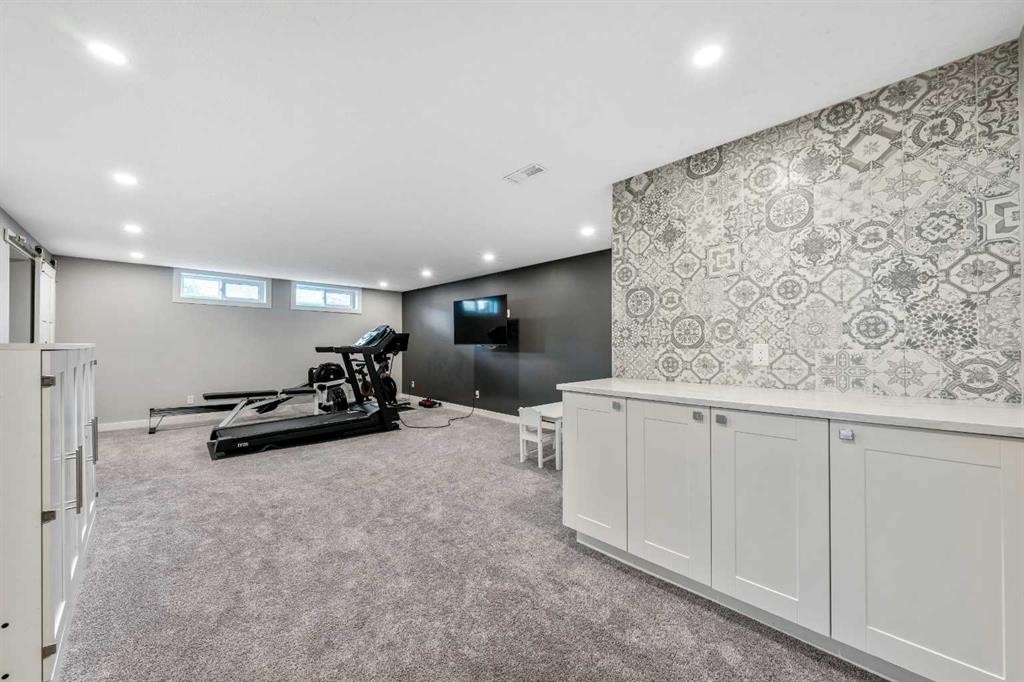 6007 34 Street Sw, Calgary, AB - Indoor