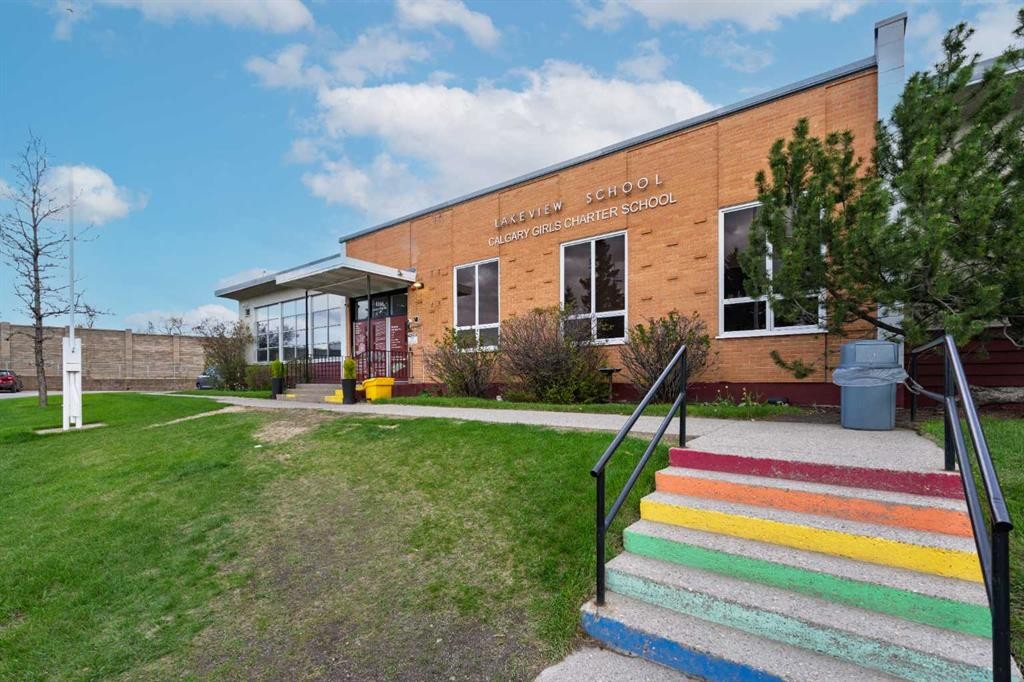 6007 34 Street Sw, Calgary, AB - Outdoor