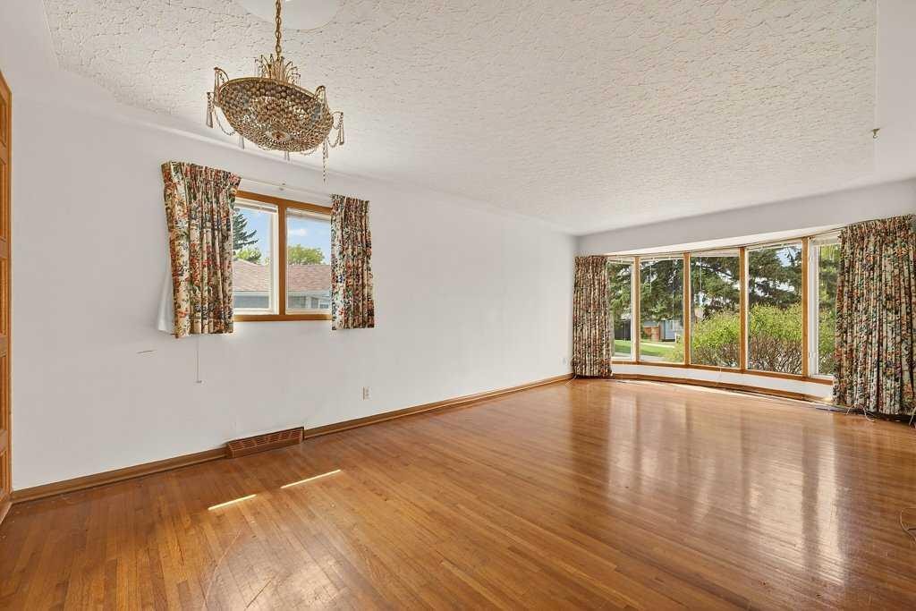 83 Ferncliff Crescent Se, Calgary, AB - Indoor Photo Showing Other Room