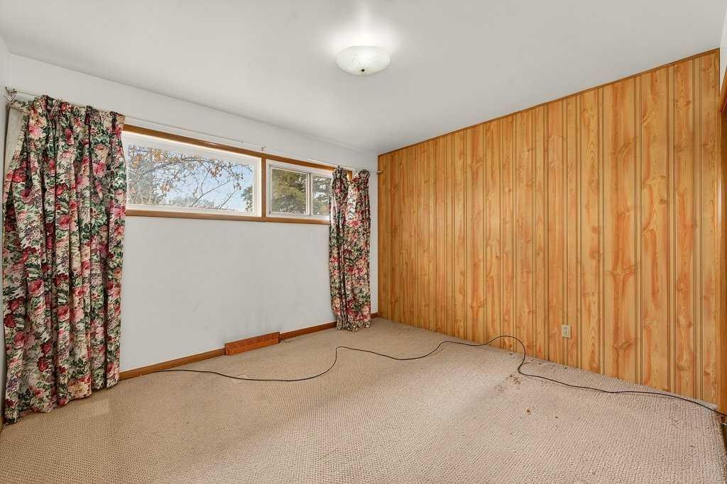 83 Ferncliff Crescent Se, Calgary, AB - Indoor Photo Showing Other Room