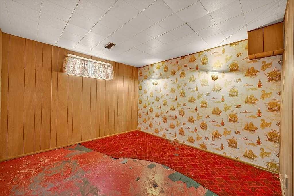 83 Ferncliff Crescent Se, Calgary, AB - Indoor Photo Showing Other Room