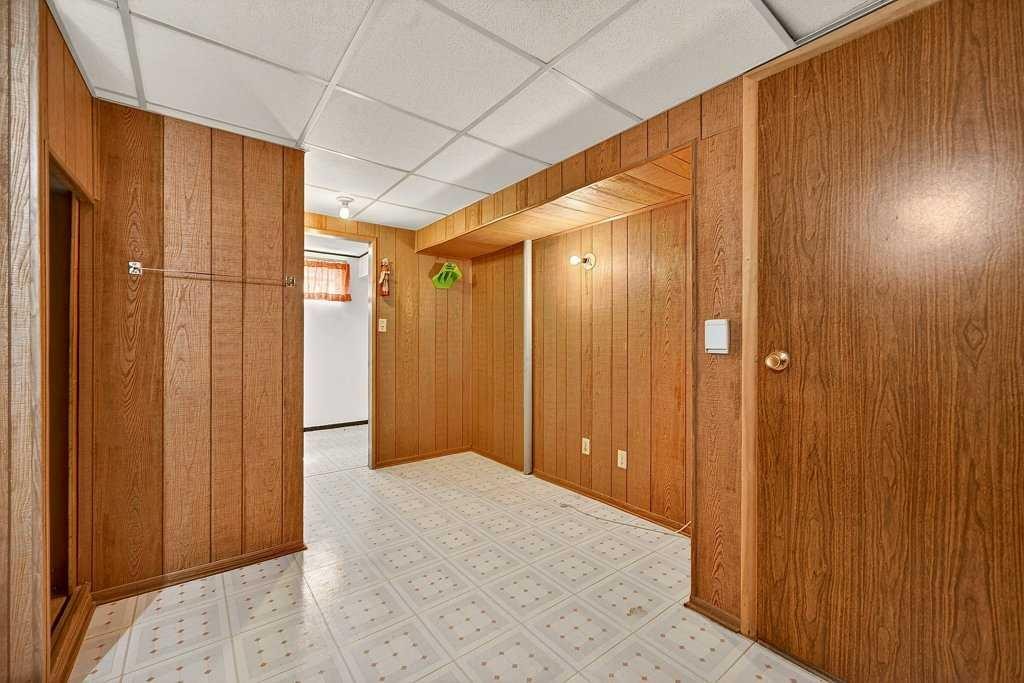 83 Ferncliff Crescent Se, Calgary, AB - Indoor Photo Showing Other Room