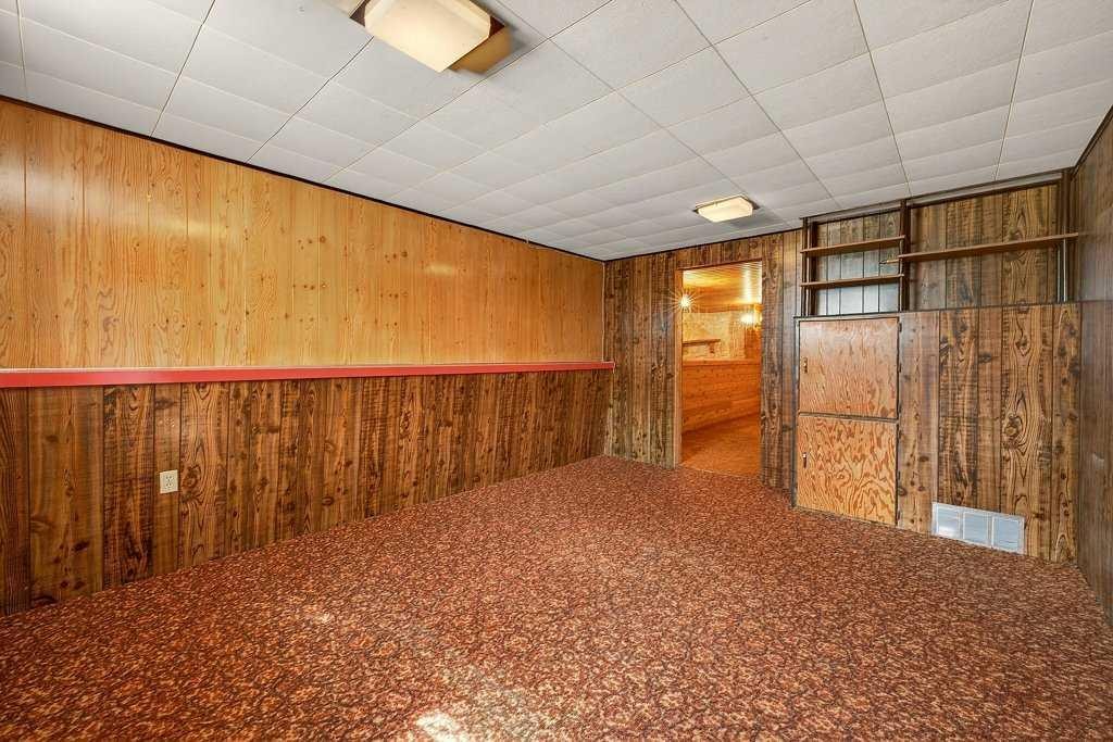 83 Ferncliff Crescent Se, Calgary, AB - Indoor Photo Showing Other Room