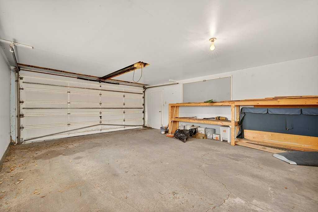 83 Ferncliff Crescent Se, Calgary, AB - Indoor Photo Showing Garage