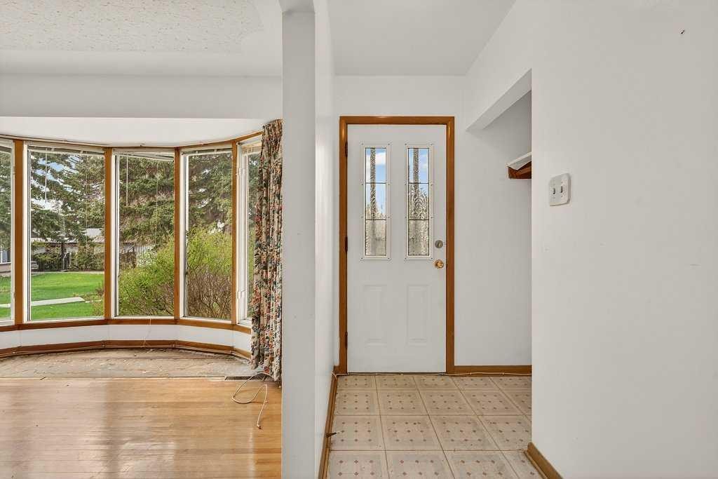 83 Ferncliff Crescent Se, Calgary, AB - Indoor Photo Showing Other Room