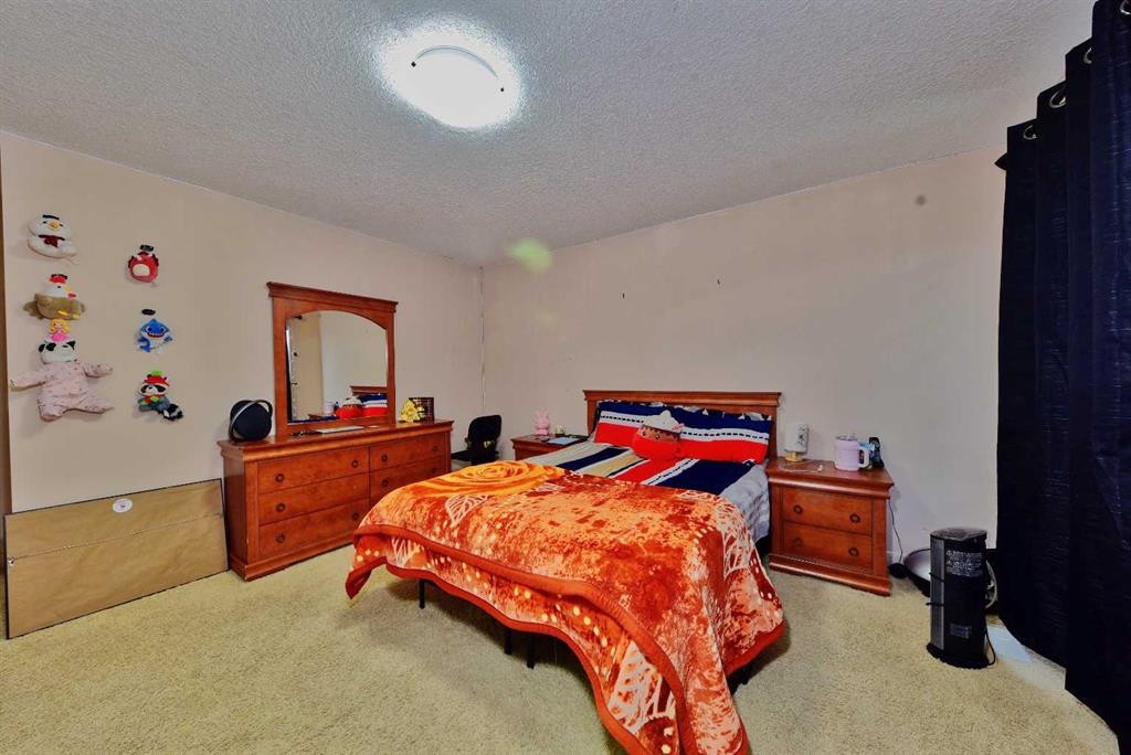 18 Redstone Manor Ne, Calgary, AB - Indoor Photo Showing Bedroom