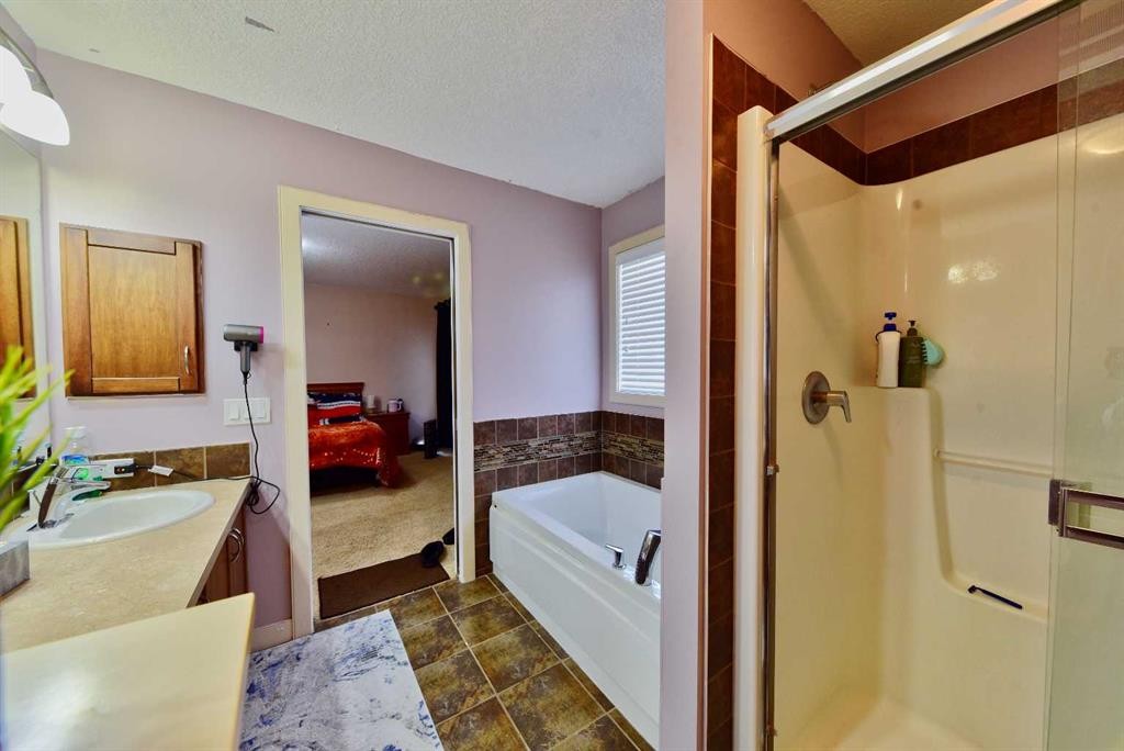 18 Redstone Manor Ne, Calgary, AB - Indoor Photo Showing Bathroom