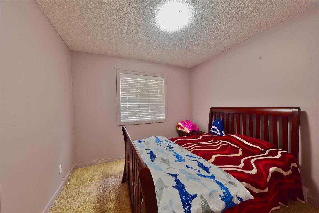 18 Redstone Manor Ne, Calgary, AB - Indoor Photo Showing Bedroom