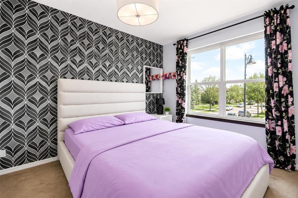 168 Prestwick Heights Se, Calgary, AB - Indoor Photo Showing Bedroom