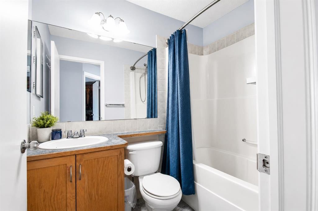 168 Prestwick Heights Se, Calgary, AB - Indoor Photo Showing Bathroom