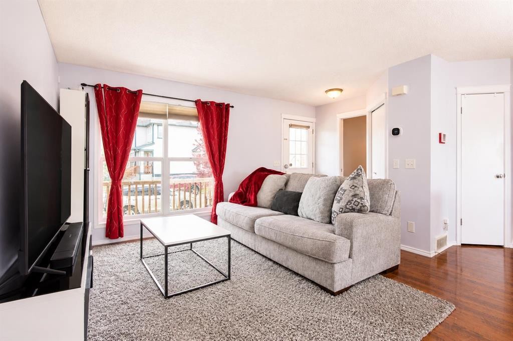 168 Prestwick Heights Se, Calgary, AB - Indoor Photo Showing Living Room