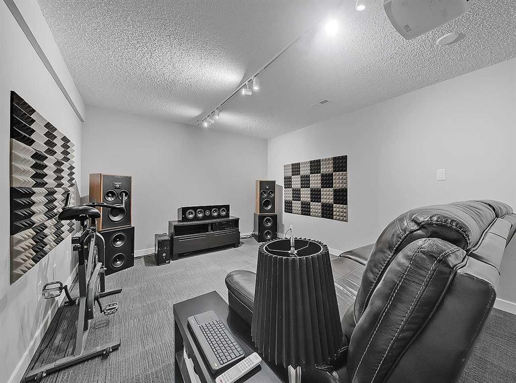 247 Simons Road Nw, Calgary, AB - Indoor