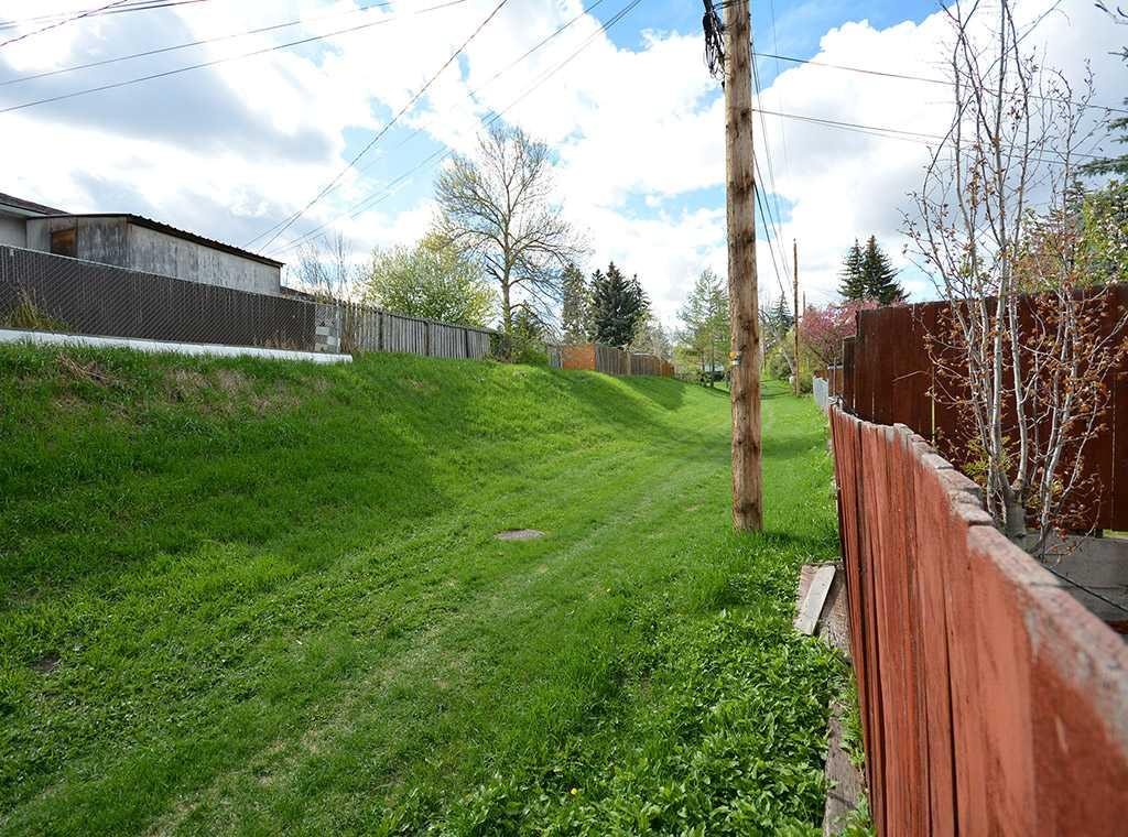 247 Simons Road Nw, Calgary, AB - Outdoor