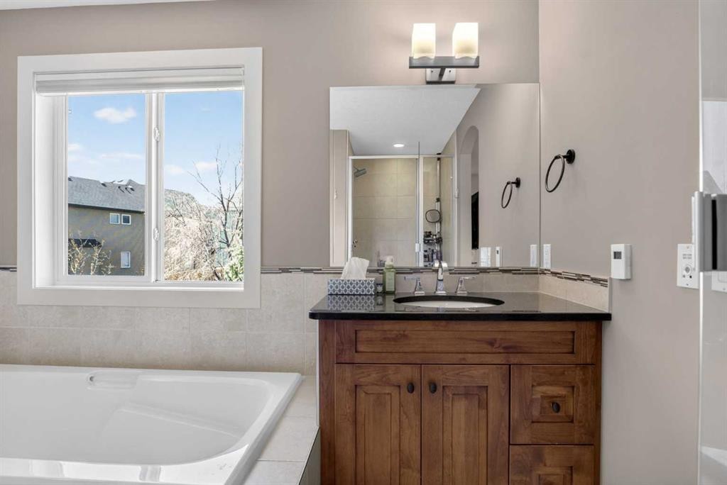 30 Cranarch Circle Se, Calgary, AB - Indoor Photo Showing Bathroom
