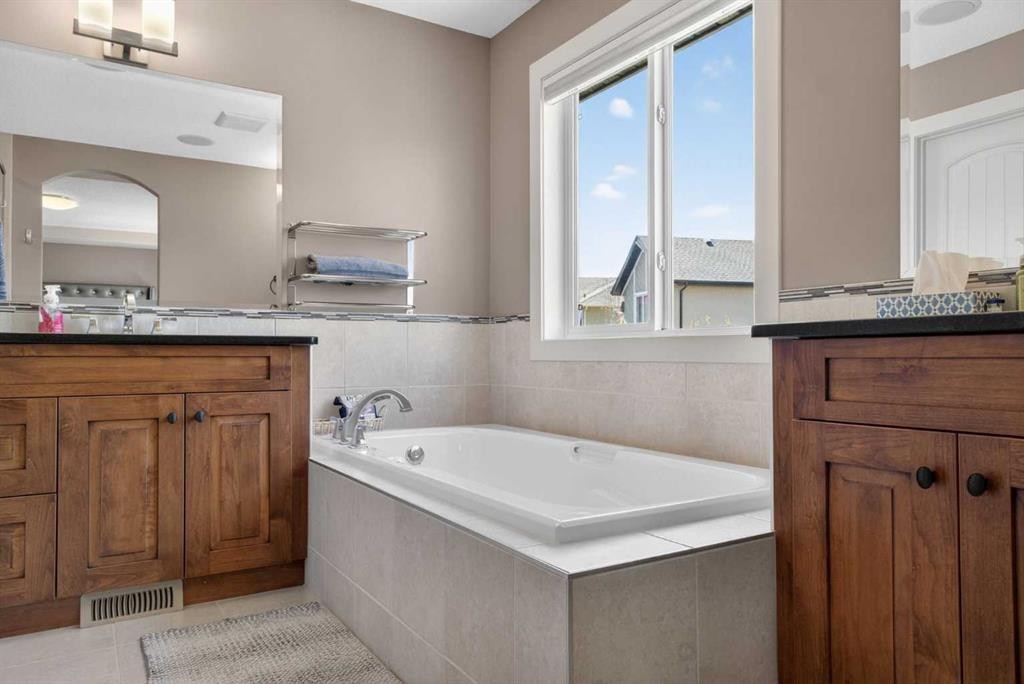 30 Cranarch Circle Se, Calgary, AB - Indoor Photo Showing Bathroom
