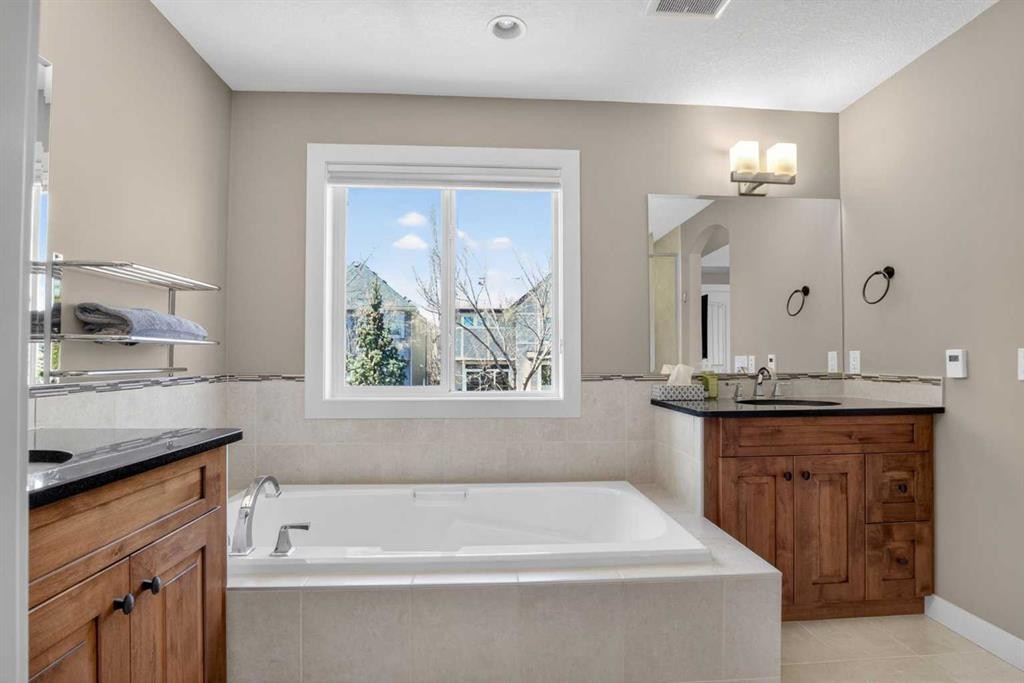 30 Cranarch Circle Se, Calgary, AB - Indoor Photo Showing Bathroom