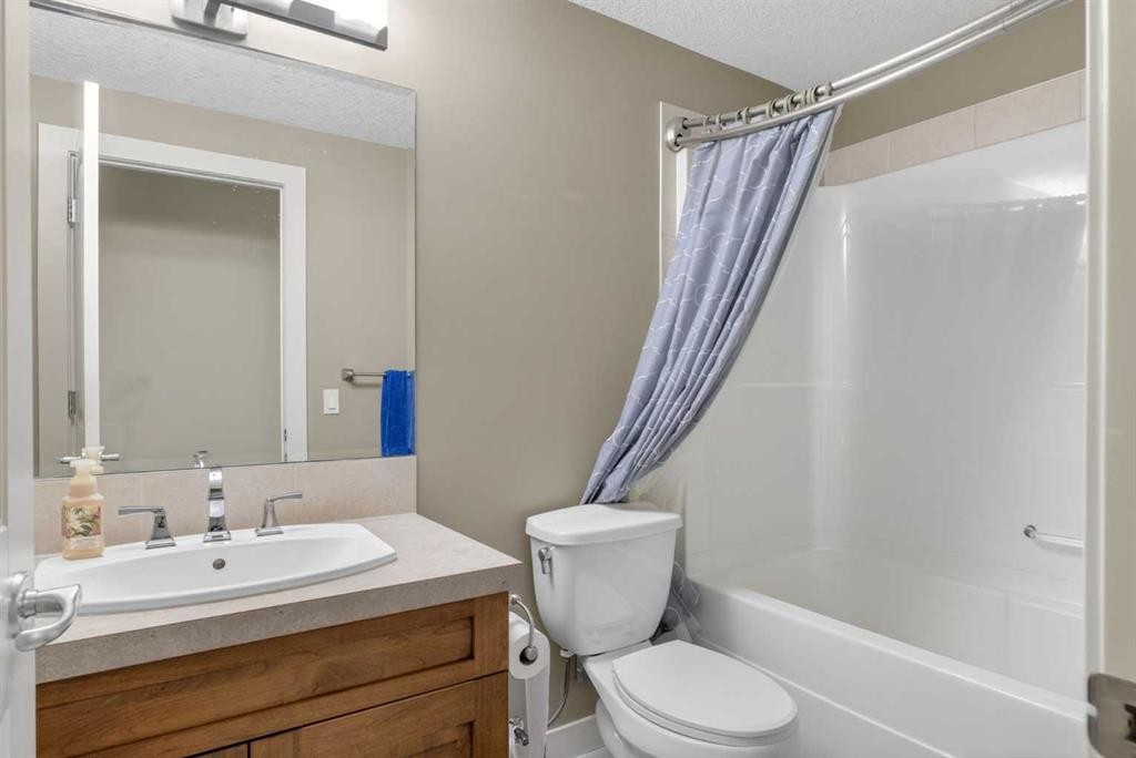 30 Cranarch Circle Se, Calgary, AB - Indoor Photo Showing Bathroom