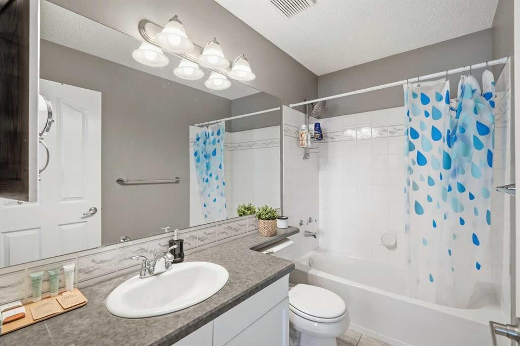 49 Shawbrooke Close, Calgary, AB - Indoor Photo Showing Bathroom