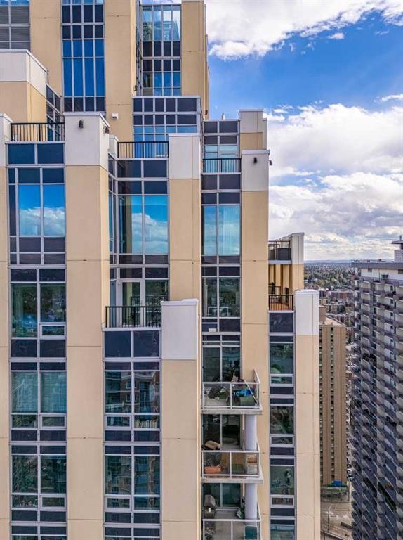 3402-930 6 Avenue Sw, Calgary, AB - Outdoor With Balcony With Facade