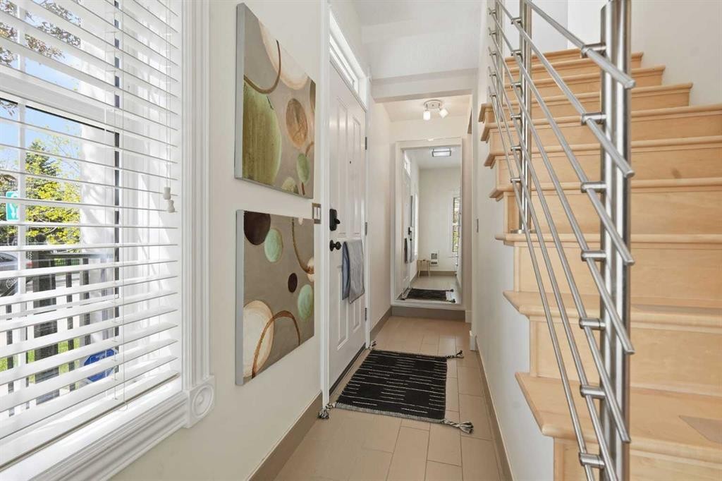 130 Garrison Square Sw, Calgary, AB - Indoor Photo Showing Other Room