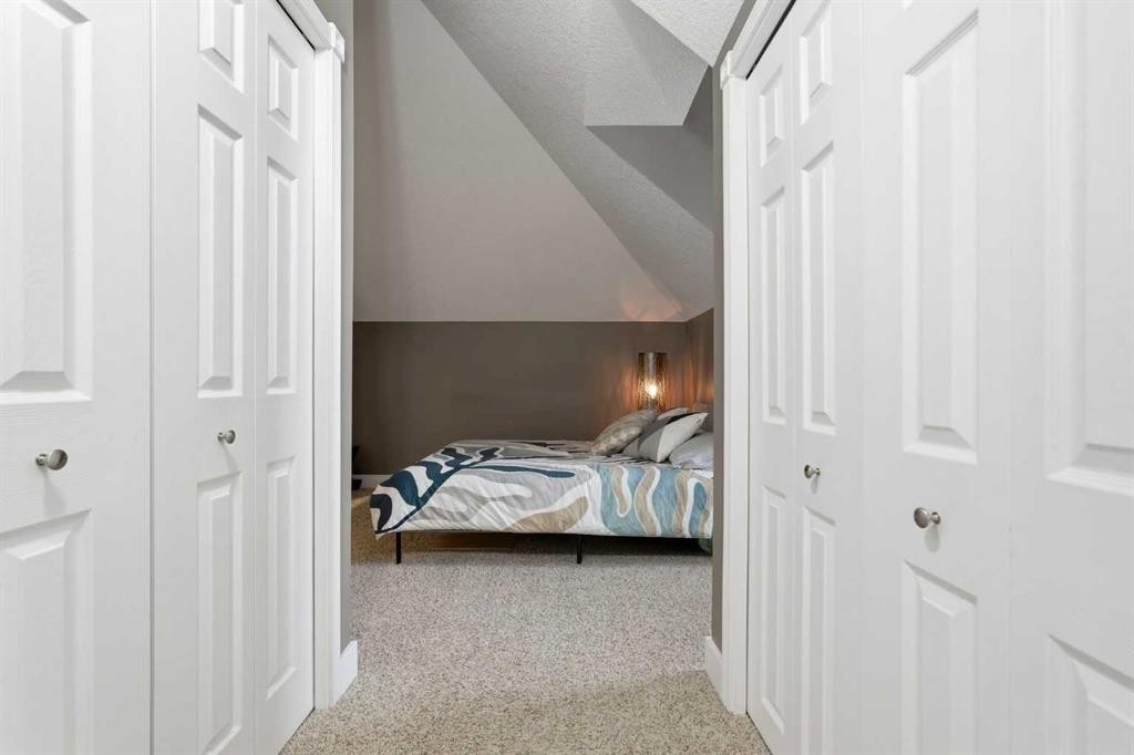130 Garrison Square Sw, Calgary, AB - Indoor Photo Showing Bedroom