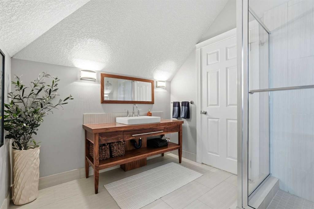 130 Garrison Square Sw, Calgary, AB - Indoor Photo Showing Bathroom
