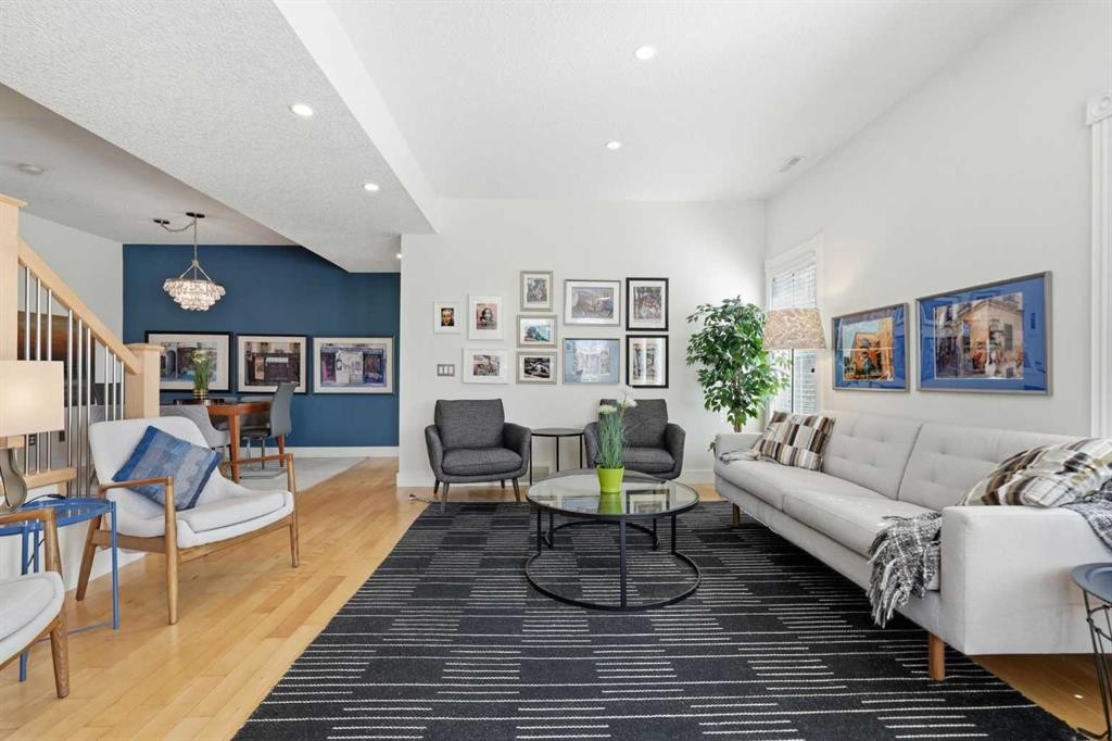 130 Garrison Square Sw, Calgary, AB - Indoor Photo Showing Living Room