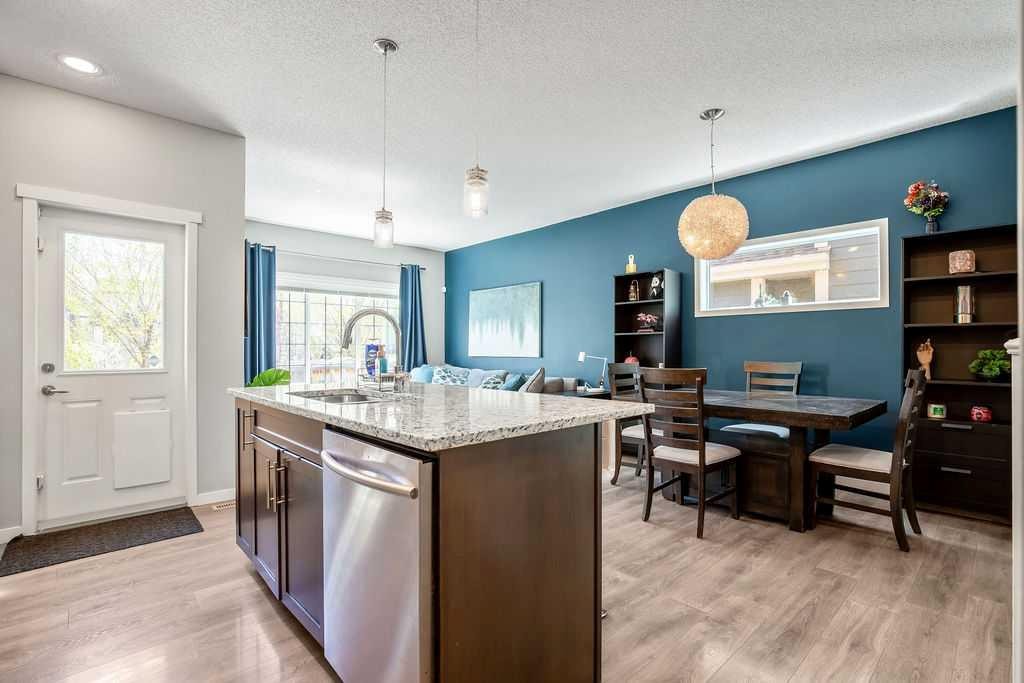 219 Mahogany Grove Se, Calgary, AB - Indoor Photo Showing Other Room