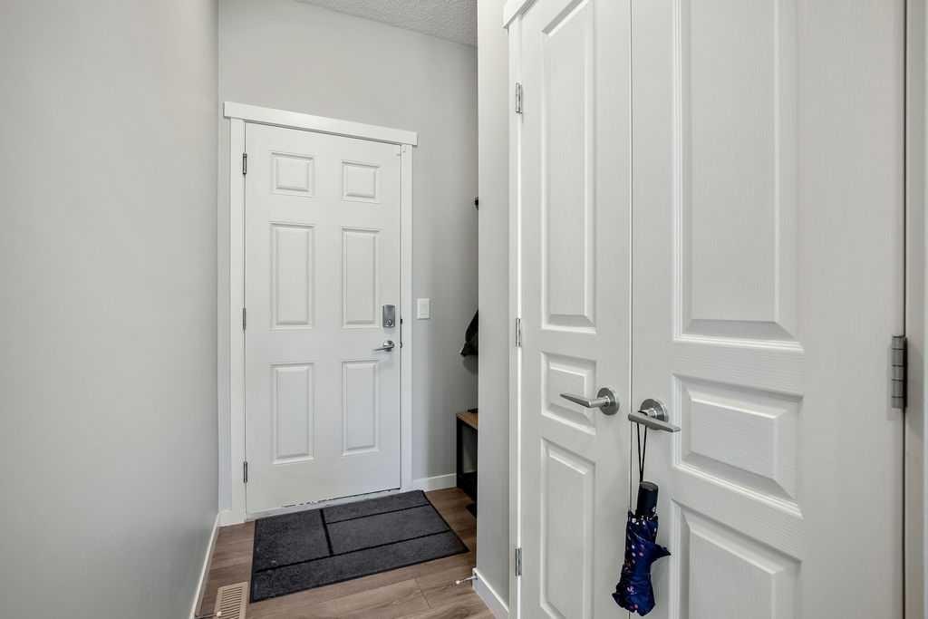 219 Mahogany Grove Se, Calgary, AB - Indoor Photo Showing Other Room