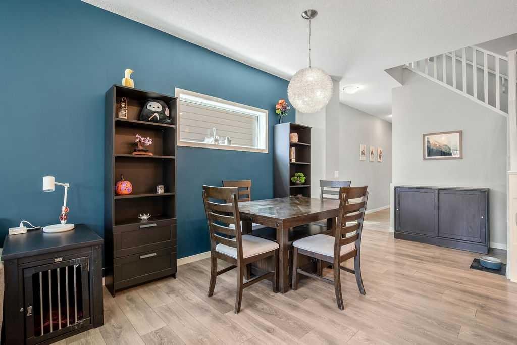 219 Mahogany Grove Se, Calgary, AB - Indoor Photo Showing Dining Room