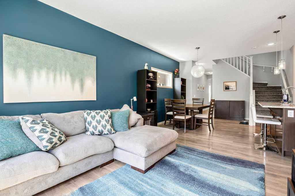 219 Mahogany Grove Se, Calgary, AB - Indoor Photo Showing Living Room