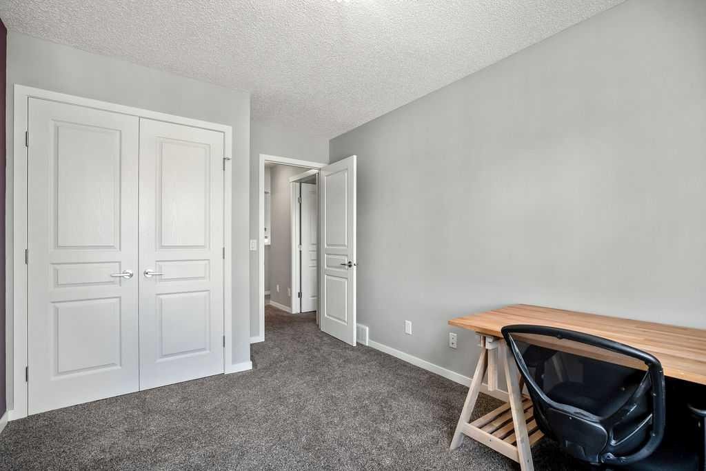 219 Mahogany Grove Se, Calgary, AB - Indoor
