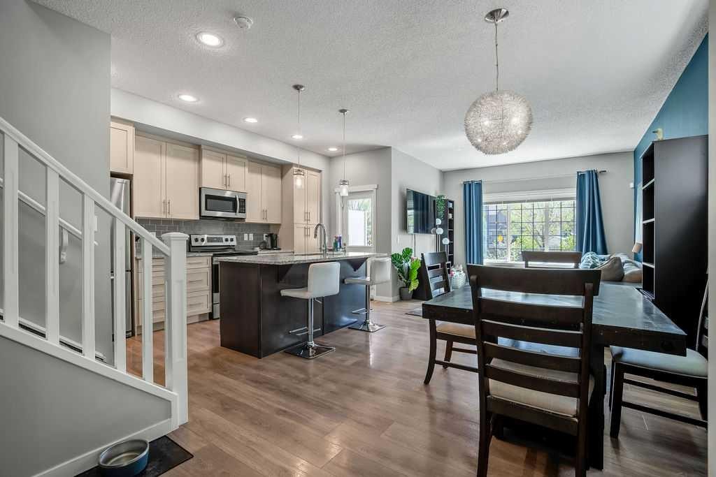 219 Mahogany Grove Se, Calgary, AB - Indoor Photo Showing Dining Room
