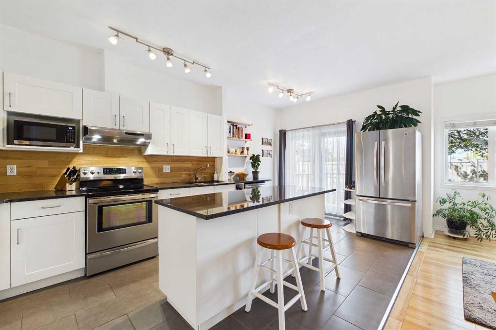 144 Simcoe Place Sw, Calgary, AB - Indoor Photo Showing Kitchen With Stainless Steel Kitchen