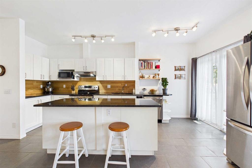 144 Simcoe Place Sw, Calgary, AB - Indoor Photo Showing Kitchen With Stainless Steel Kitchen
