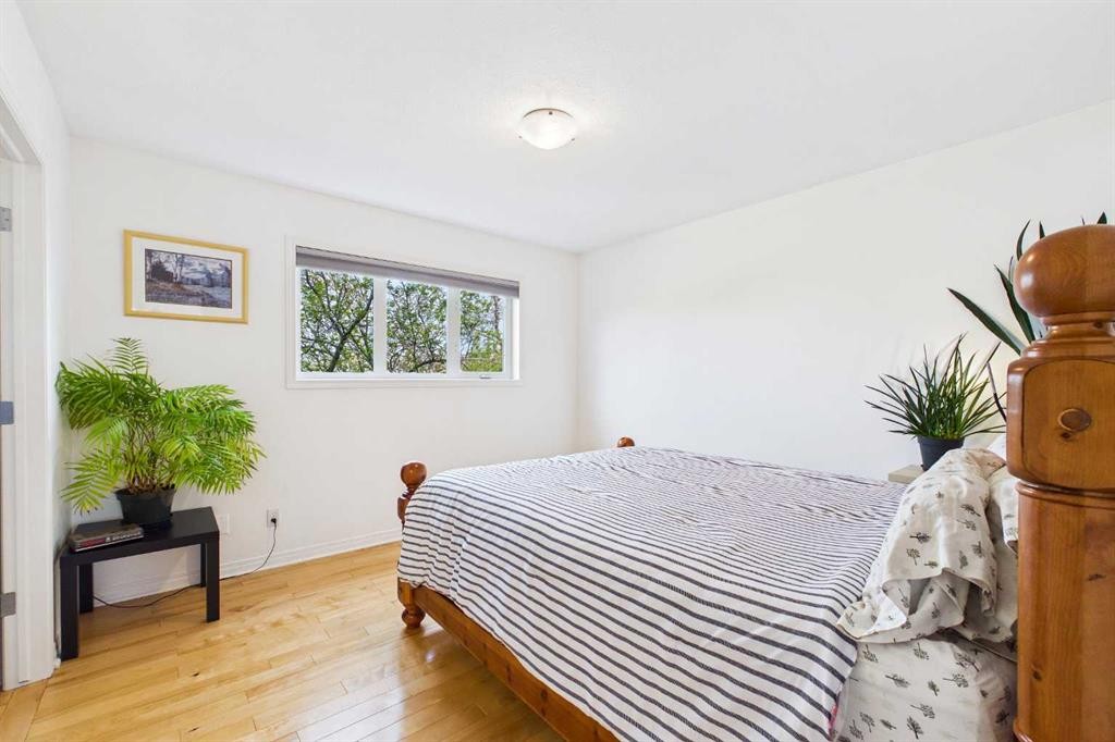 144 Simcoe Place Sw, Calgary, AB - Indoor Photo Showing Bedroom