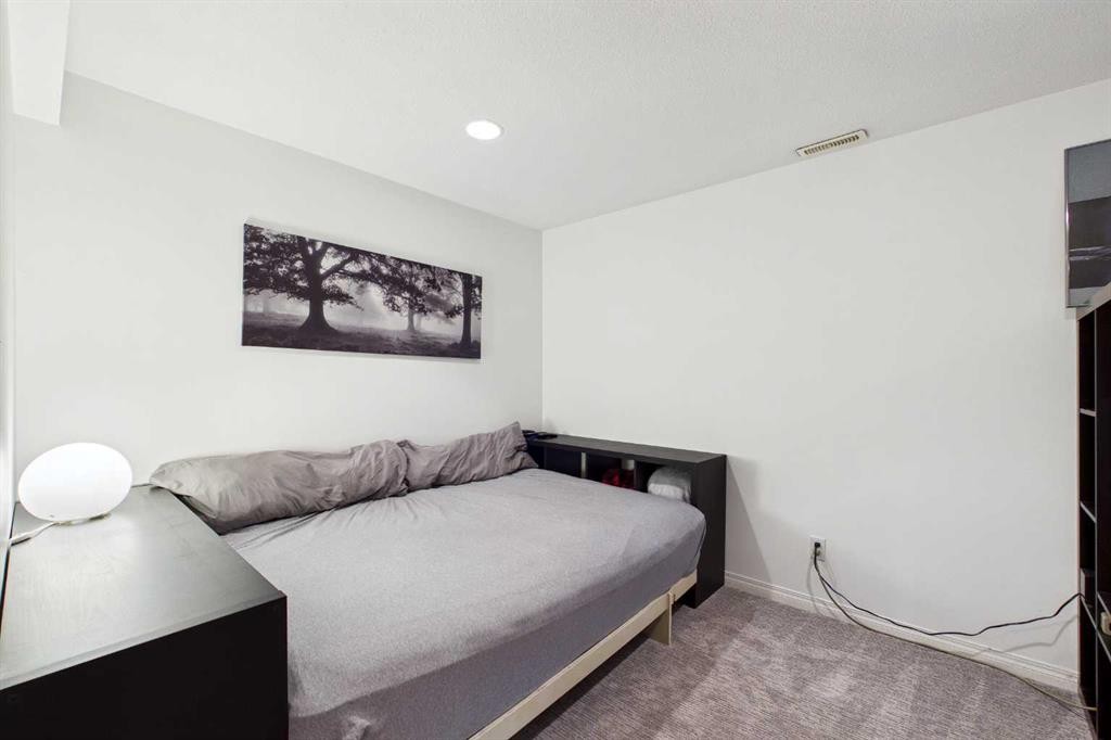 144 Simcoe Place Sw, Calgary, AB - Indoor Photo Showing Bedroom