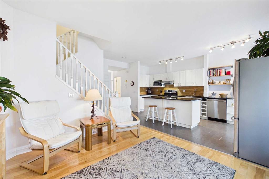 144 Simcoe Place Sw, Calgary, AB - Indoor